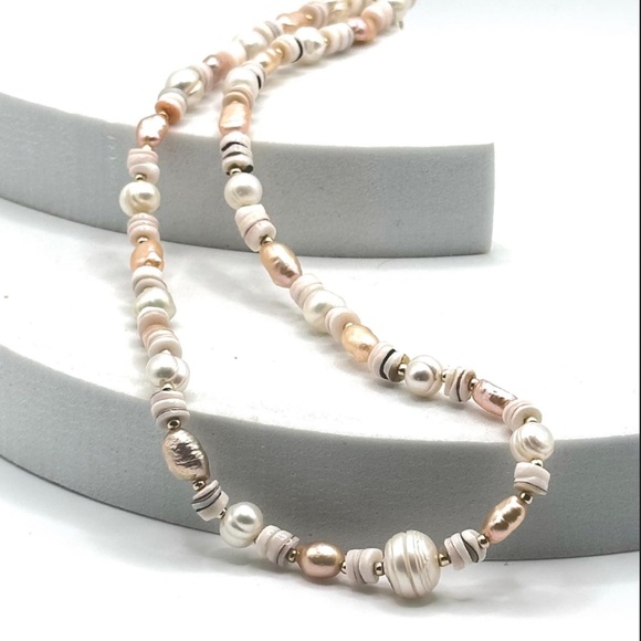 Sweet Blush colored pearl nugget
necklace with gold beads and Natural Shell. - Picture 3 of 7